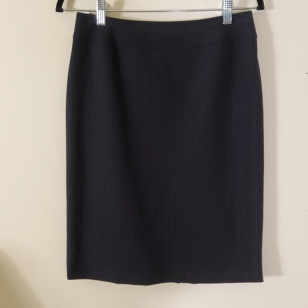 Tahari Arthur S. Levine Black Pin Stripe Skirt Size 4